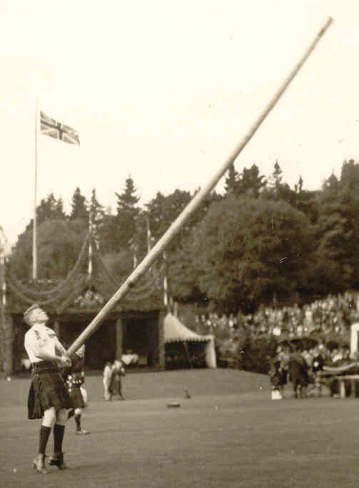 Tossing%20the%20caber%20at%20Braemar.jpg